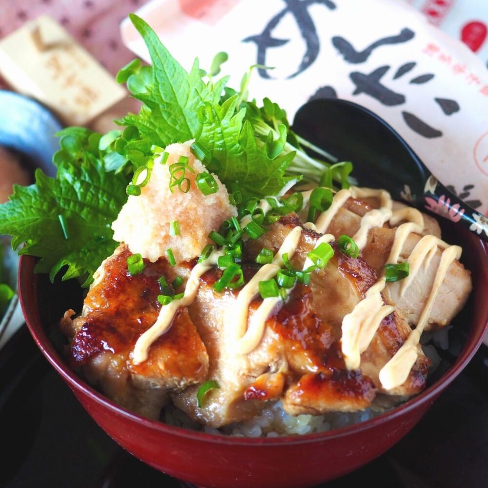 鶏むね肉と明太マヨのピリ辛丼